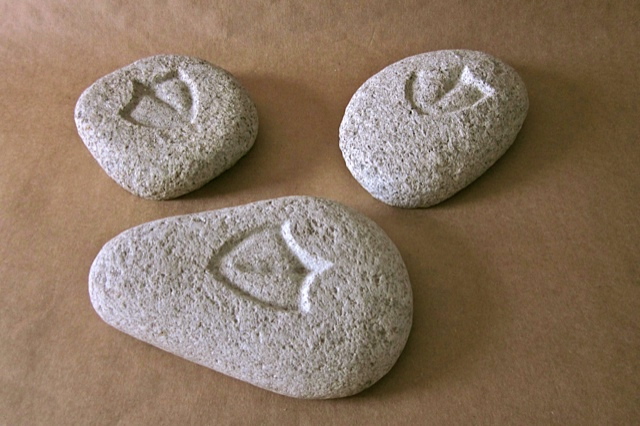 15 - Huella de gaviota patiamarilla (Larus michahellis) - piedra granito - 20x15x6cm aprox - Precio 25,00 €