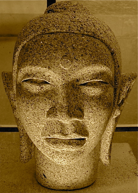 22- Cabeza de Buda - piedra granito
