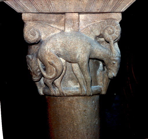 3 - Capitel románico (detalle) - piedra granito