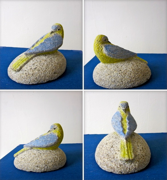 45- Pisapapeles pájaro - piedra granito pintado - 12x10x9cm aprox