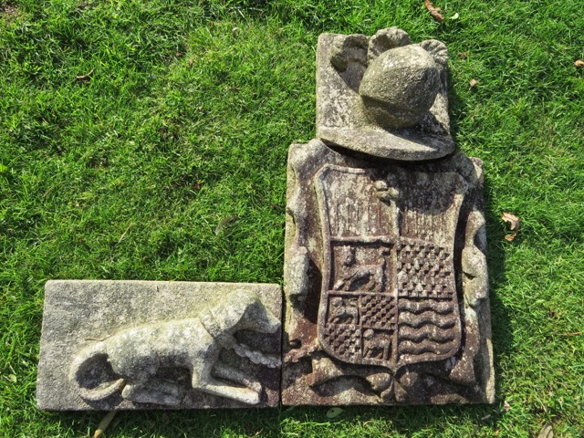 47 - Escudo de Caamaño - piedra granito