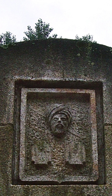 5 - Escudo Fundación Camilo José Cela. Iria Flavia - piedra granito