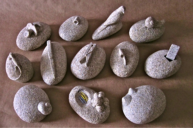 5 - Pisapapeles. Podemos hacer cualquier otro modelo - piedra granito - Precio 50,00 €